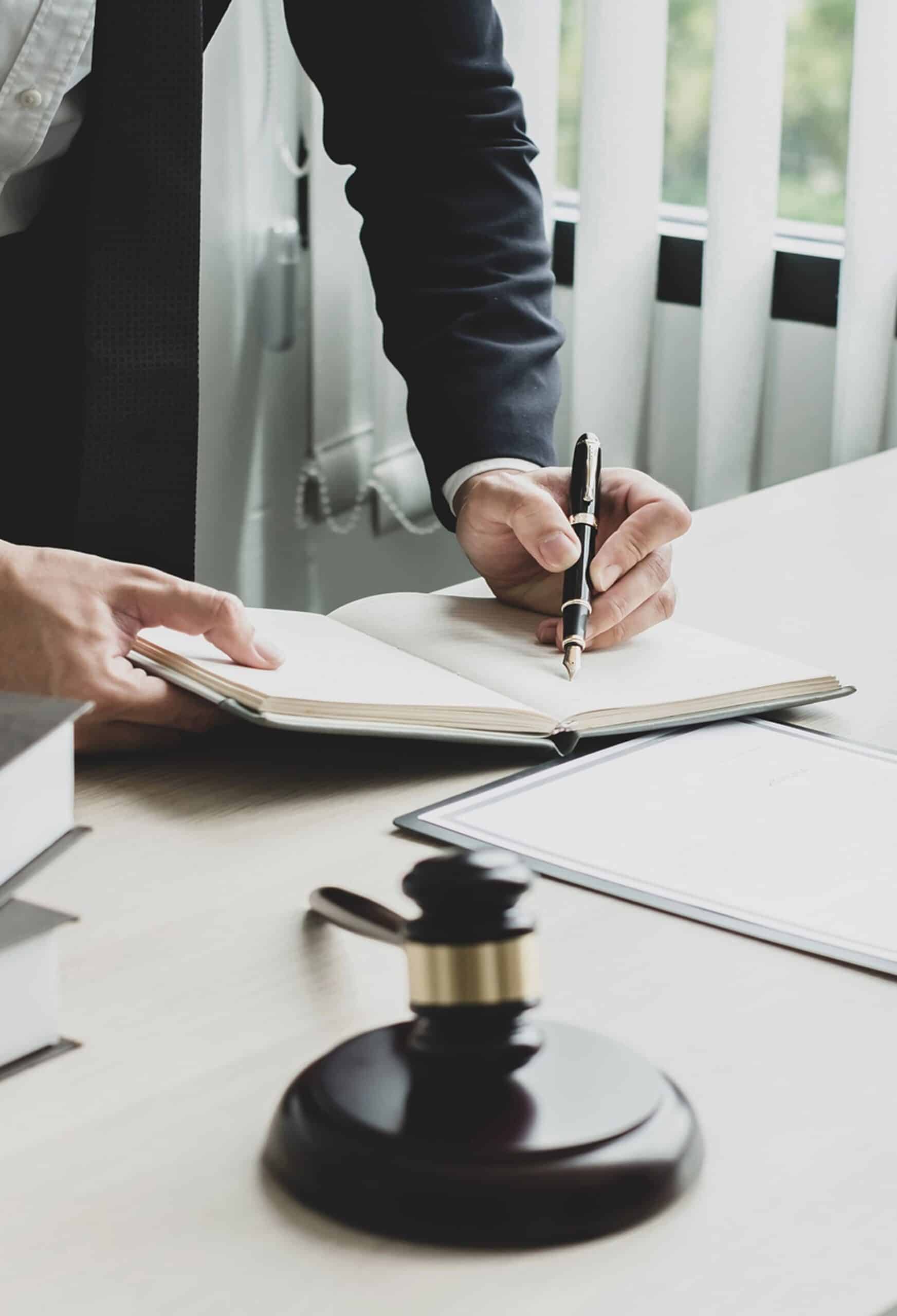 bottom form img bottom form img